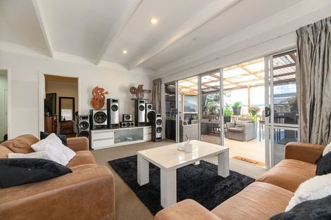 Photo of property in 24 Newington Road, Henderson, Auckland, 0612