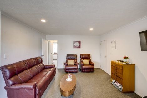 Photo of property in 2/13 Ted Harpur Place, Onekawa, Napier, 4110