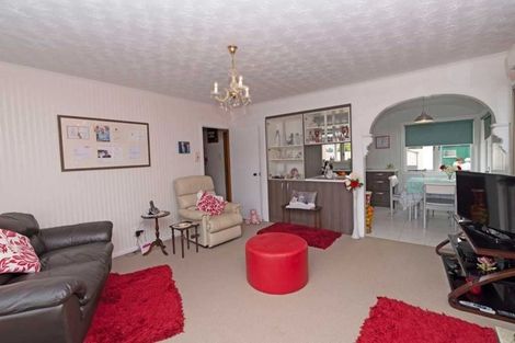 Photo of property in 38 Smythe Road, Henderson, Auckland, 0612