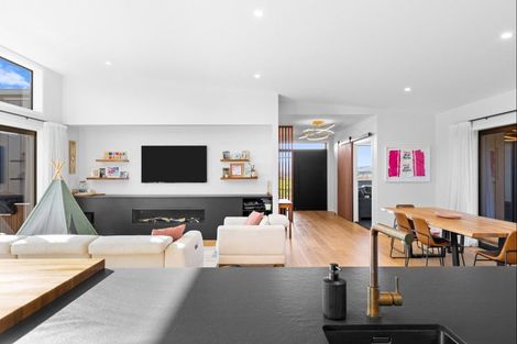 Photo of property in 7 Edenmore Terrace, Fitzherbert, Palmerston North, 4410