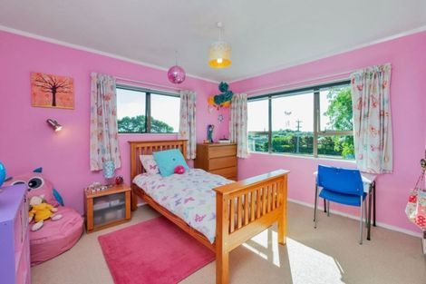 Photo of property in 60 Kaipara Road, Papakura, 2582
