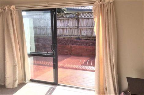 Photo of property in 22 Greenberry Drive, Ranui, Auckland, 0612