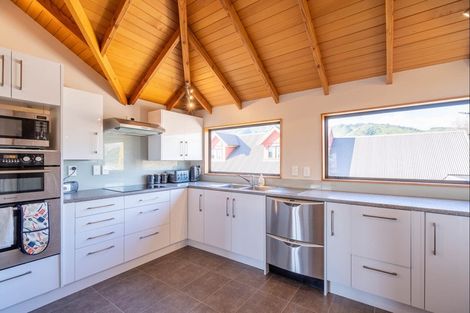 Photo of property in 98 Kapanui Road, Waikanae, 5036