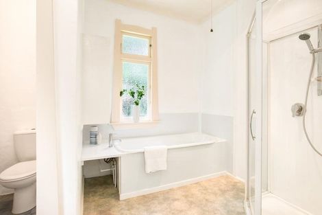 Photo of property in 2 Otitori Bay Road, Titirangi, Auckland, 0604