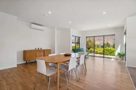 Photo of property in 15 Matipo Street, Wanaka, 9305