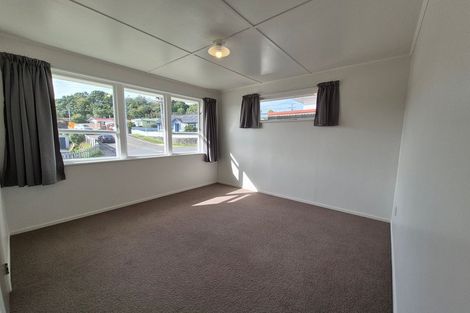 Photo of property in 92 Beazley Avenue, Paparangi, Wellington, 6037
