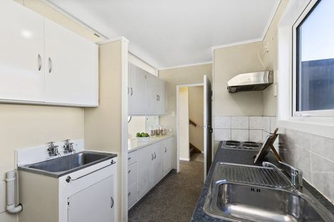 Photo of property in 55u2 Apu Crescent, Lyall Bay, Wellington, 6022