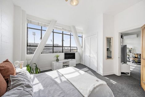 Photo of property in Endeavour Apartments, 11/125u Thorndon Quay, Pipitea, Wellington, 6011