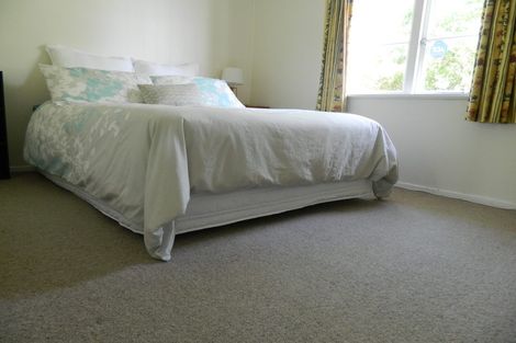 Photo of property in 26 Horokiwi Road West, Newlands, Wellington, 6037