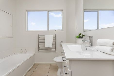 Photo of property in 1/5 Pelican Lane, Unsworth Heights, Auckland, 0632