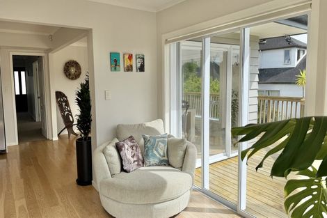 Photo of property in 42 Ravenstone Place, Chatswood, Auckland, 0626