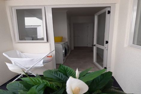 Photo of property in 12 Shelter Grove, Frankleigh Park, New Plymouth, 4310