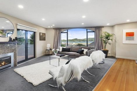 Photo of property in 5 Bunker Way, Strathmore Park, Wellington, 6022