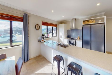 Photo of property in 34 Cyprus Place, Fitzherbert, Palmerston North, 4410