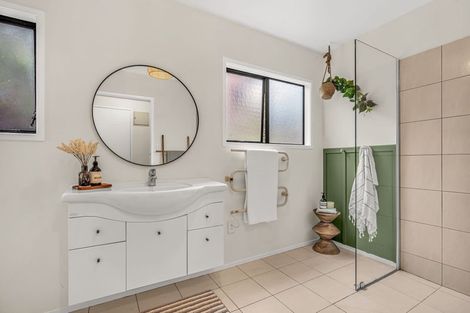 Photo of property in 6 Rautawhiri Road, Helensville, 0800
