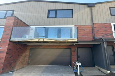 Photo of property in 8 Te Puketoka Lane, Mangere, Auckland, 2022