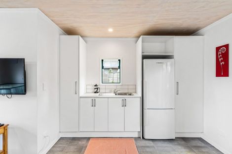 Photo of property in 221 Linton Crescent, Whangamata, 3620