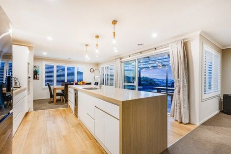Photo of property in 86 Queen Charlotte Drive, Aotea, Porirua, 5024