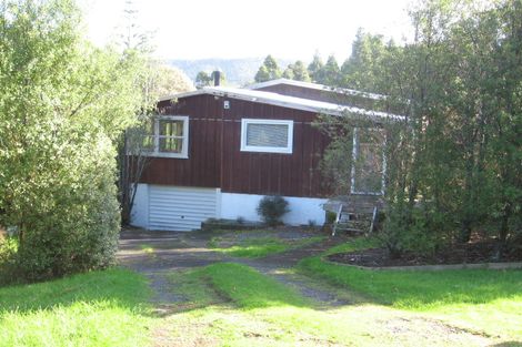 Photo of property in 89 Kauri Point Road, Laingholm, Auckland, 0604