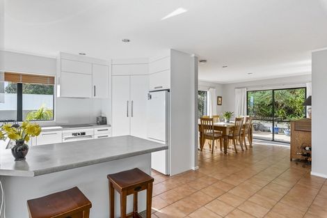 Photo of property in 77 Kakariki Grove, Waikanae, 5036