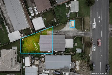 Photo of property in 2/102 Mcleod Road, Te Atatu South, Auckland, 0610