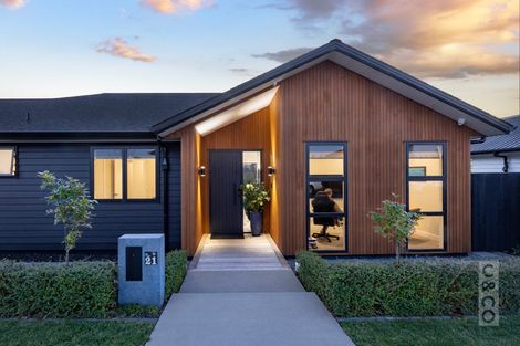 Photo of property in 21 Vogwill Road, Kumeu, 0810
