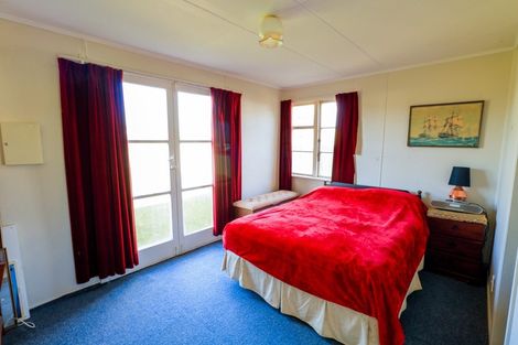 Photo of property in 32 Shortt Street, Foxton Beach, Foxton, 4815