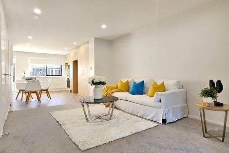 Photo of property in 2 Mikoikoi Crescent, Mangere Bridge, Auckland, 2022