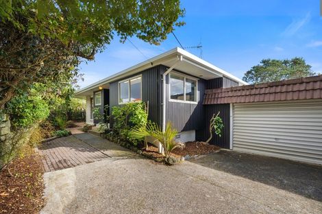 Photo of property in 2/5 Hanlon Crescent, Narrow Neck, Auckland, 0624