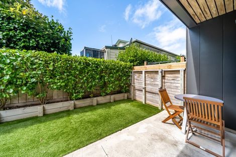 Photo of property in 74u6 Derwent Street, Island Bay, Wellington, 6023
