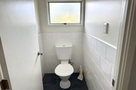 Photo of property in 44 Beach Road, Te Atatu Peninsula, Auckland, 0610