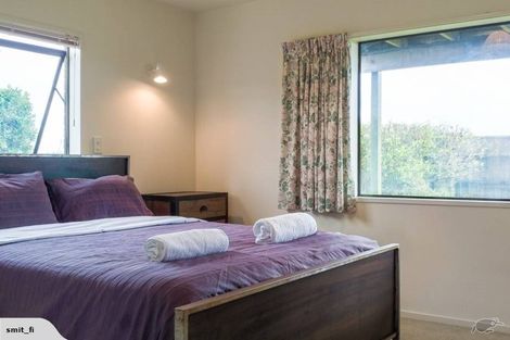 Photo of property in 1 Mallinder Place, Oakura, 4314