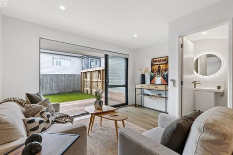 Photo of property in 21 Divich Avenue, Te Atatu South, Auckland, 0610