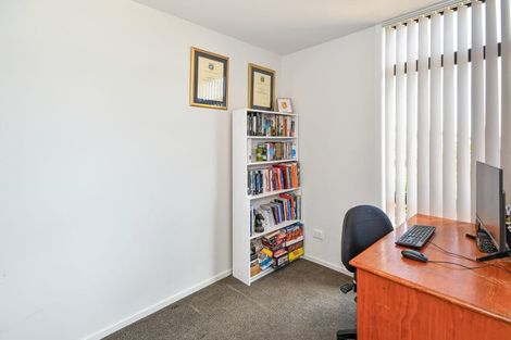 Photo of property in 1 Kapuarangi Lane, Papakura, 2110