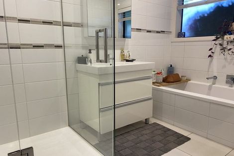 Photo of property in 8 Kindergarten Drive, Conifer Grove, Takanini, 2112