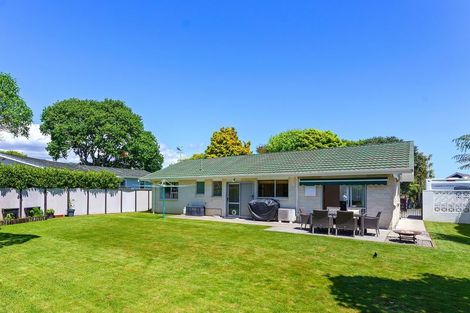 Photo of property in 11 Rawene Street, Waikanae, 5036