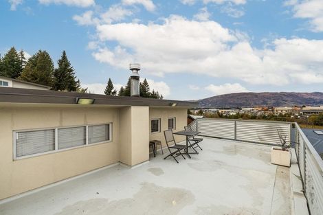 Photo of property in 31a Kings Drive, Wanaka, 9305