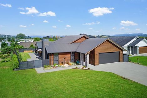 Photo of property in 10 Topping Place, Whitianga, 3510