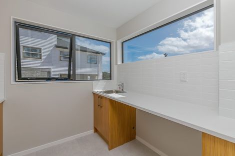 Photo of property in 83a Lake Road, Northcote, Auckland, 0627