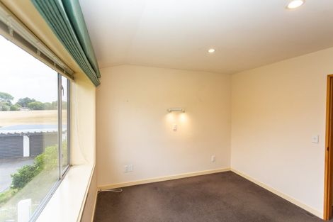 Photo of property in 208 Memorial Avenue, Burnside, Christchurch, 8053