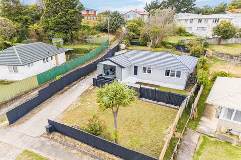 Photo of property in 40 Cornwall Crescent, Cannons Creek, Porirua, 5024