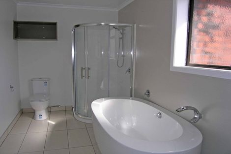 Photo of property in 15 Oak Street, Ebdentown, Upper Hutt, 5018