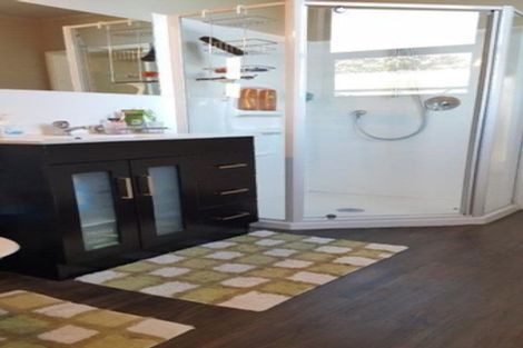 Photo of property in 20 Quigley Street, Newlands, Wellington, 6037