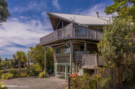 Photo of property in 35 Whiritoa Beach Road, Whiritoa, Whangamata, 3691