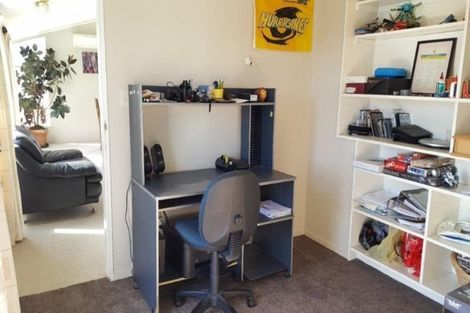 Photo of property in 20 Quigley Street, Newlands, Wellington, 6037