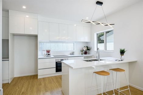 Photo of property in 3d Kingdale Road, Henderson, Auckland, 0610