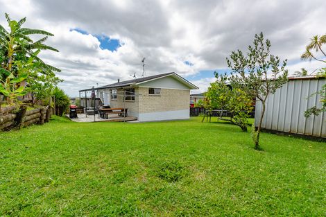 Photo of property in 2/31 Pakira Avenue, Glendene, Auckland, 0602