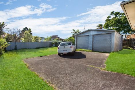 Photo of property in 15 Pipitea Place, Massey, Auckland, 0614