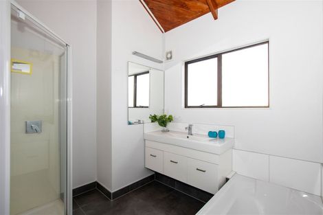Photo of property in 6 Glucina Avenue, West Harbour, Auckland, 0618