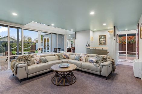 Photo of property in 74 Regency Crescent, Redwood, Christchurch, 8051